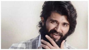 Vijay Deverakonda on Grueling '2898 AD' Shoot with Deepika Padukone: 'Creative Process' Fuels Long Hours
hoặc
Vijay Deverakonda's Dedication: Embracing Long Hours on '2898 AD' Set with Deepika Padukone