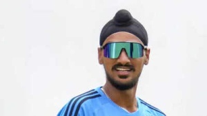 Arshdeep Singh's England Stint: No Game Time, But Skill Sharpening and Siraj's Wisdom Pay Off
Hoặc (một lựa chọn khác):
Arshdeep Singh Gains Despite England Bench Time: Skills Honed, Test Dream Alive, Thanks to Siraj's Advice