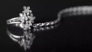 Protect Your Investments: Expert Tips to Spot Fake Silver Jewelry
Hoặc:
Is It Real Silver? Simple Tests to Avoid Jewelry Scams