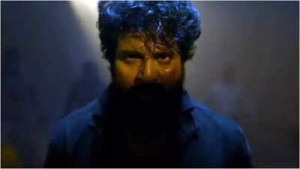 'Madharaasi' Divides Critics: Sivakarthikeyan's Thriller Sparks Mixed Reactions on Twitter
Hoặc (một lựa chọn khác):
Twitter Reacts: Is Sivakarthikeyan's 'Madharaasi' a Hit or Miss? Early Reviews are In