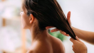 Vitamin E Oil: The Natural Elixir for Hair Growth, Healthy Scalp, and Radiant Shine