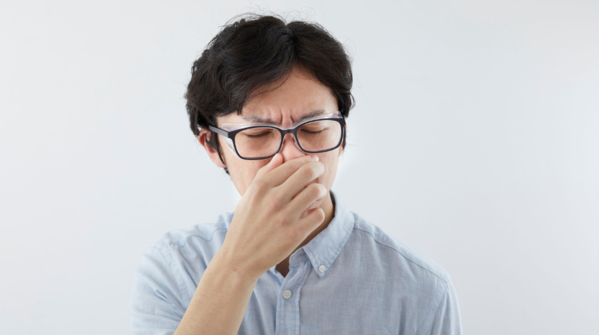 Metallic or ammonia taste in the mouth